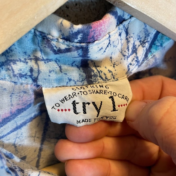 Vintage Try 1 Retro Geometric Blue And White Womens Short Sleeve Button Up Shirt - Picture 4 of 4